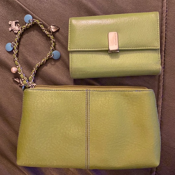Liz Claiborne wristlet and wallet - Picture 1 of 6